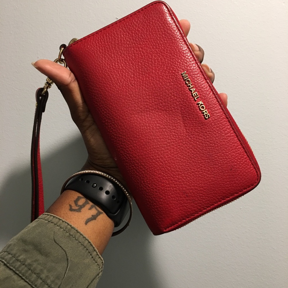 Medium sized Michael Kors Wallet💕